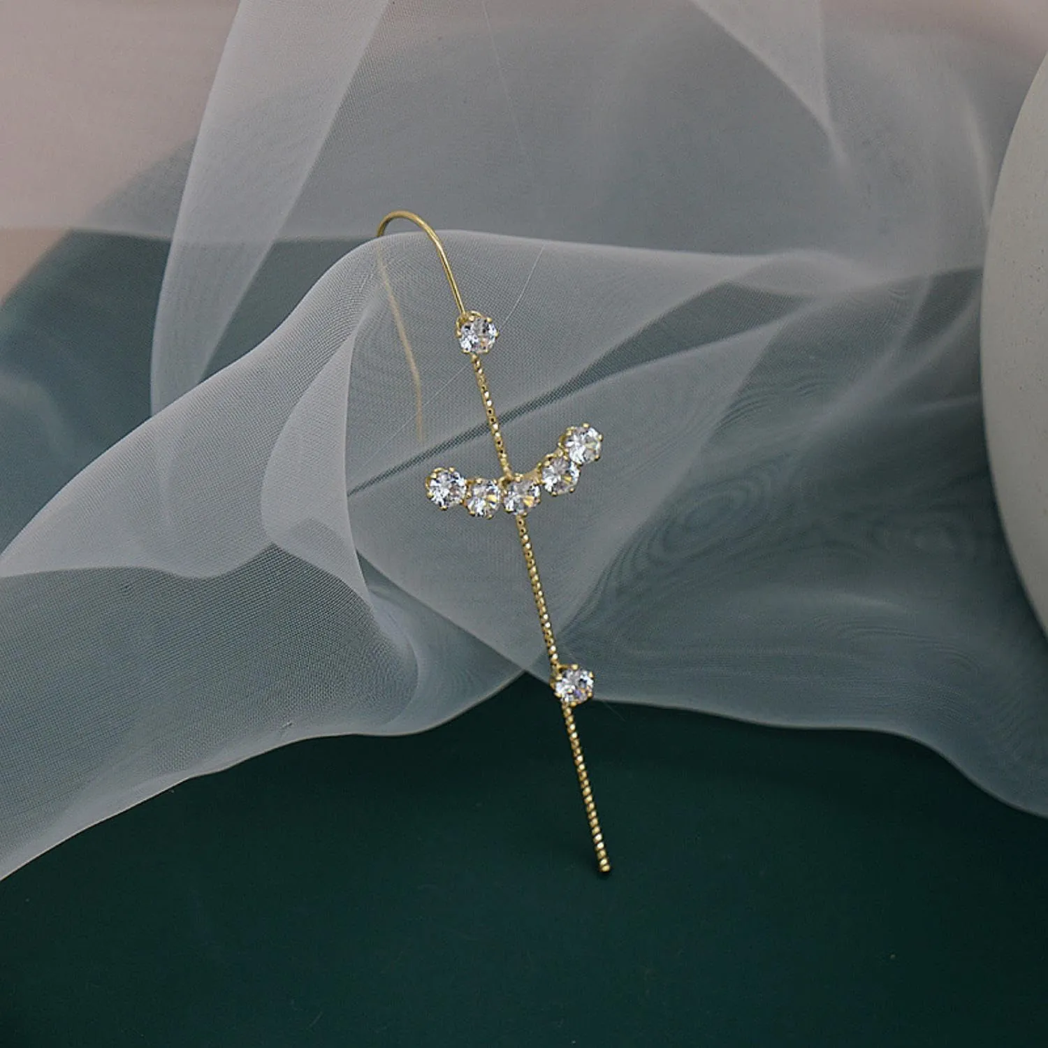 1Pcs Ear Crawler Earrings for Women Ear Cuff Earrings Helix Hook Earrings Ear Wrap Earrings Pearl Rhinestone Lightning Bolt Pierced Clip Earrings Trendy Jewelry for Women