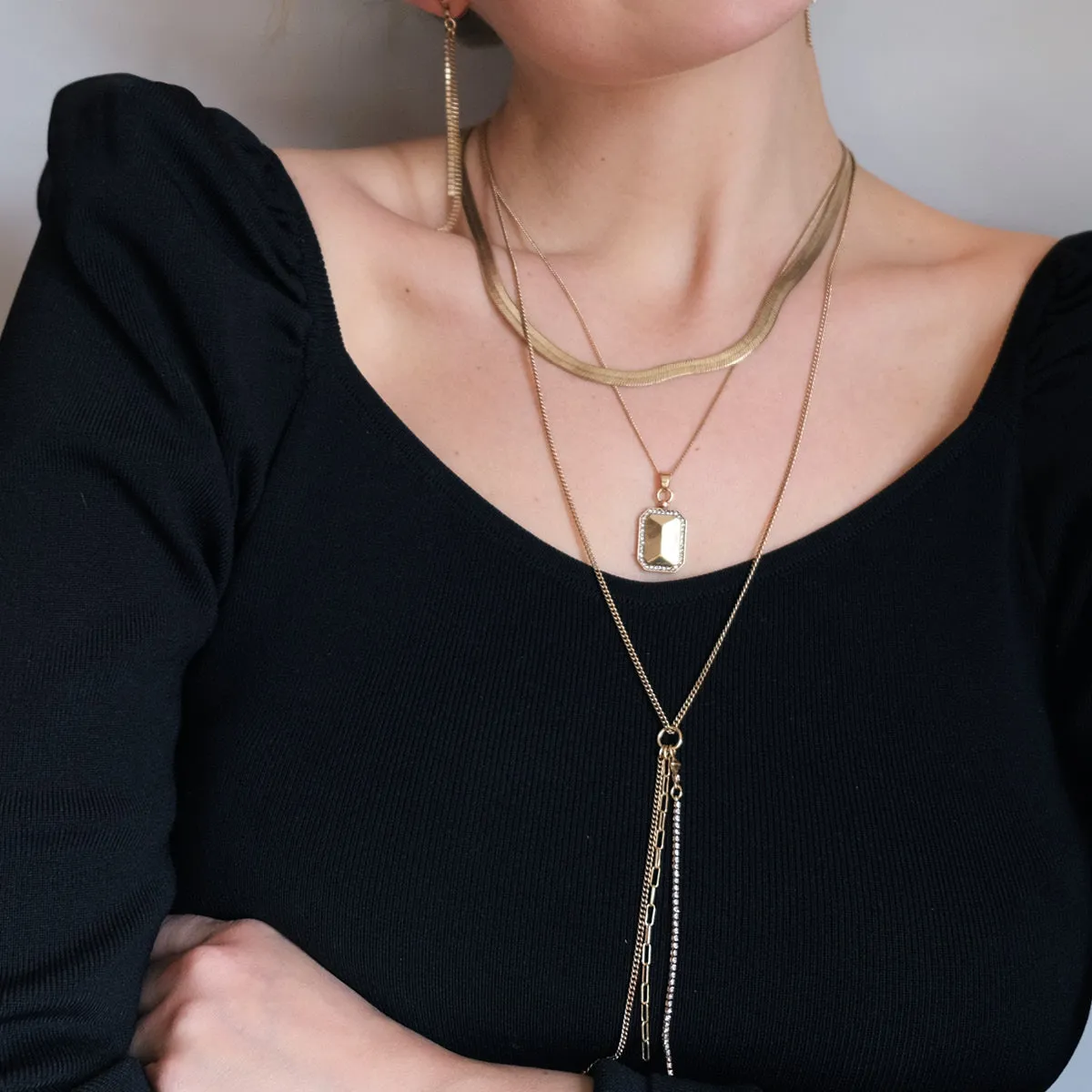 2018-1069 Shiny Facets Necklace Gold