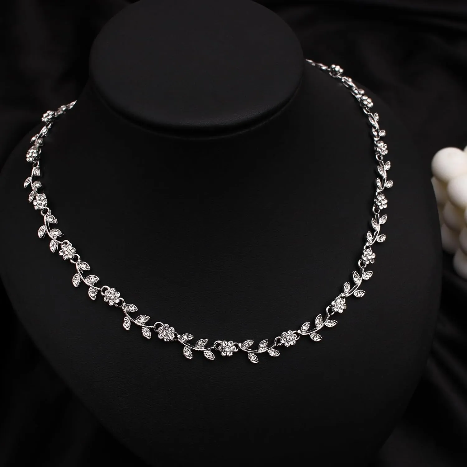 Austrian Crystal Rhinestone Choker Necklace Elegant Flower Leaf Chain Necklace Jewelry for Party Prom Costume Accessories for Women