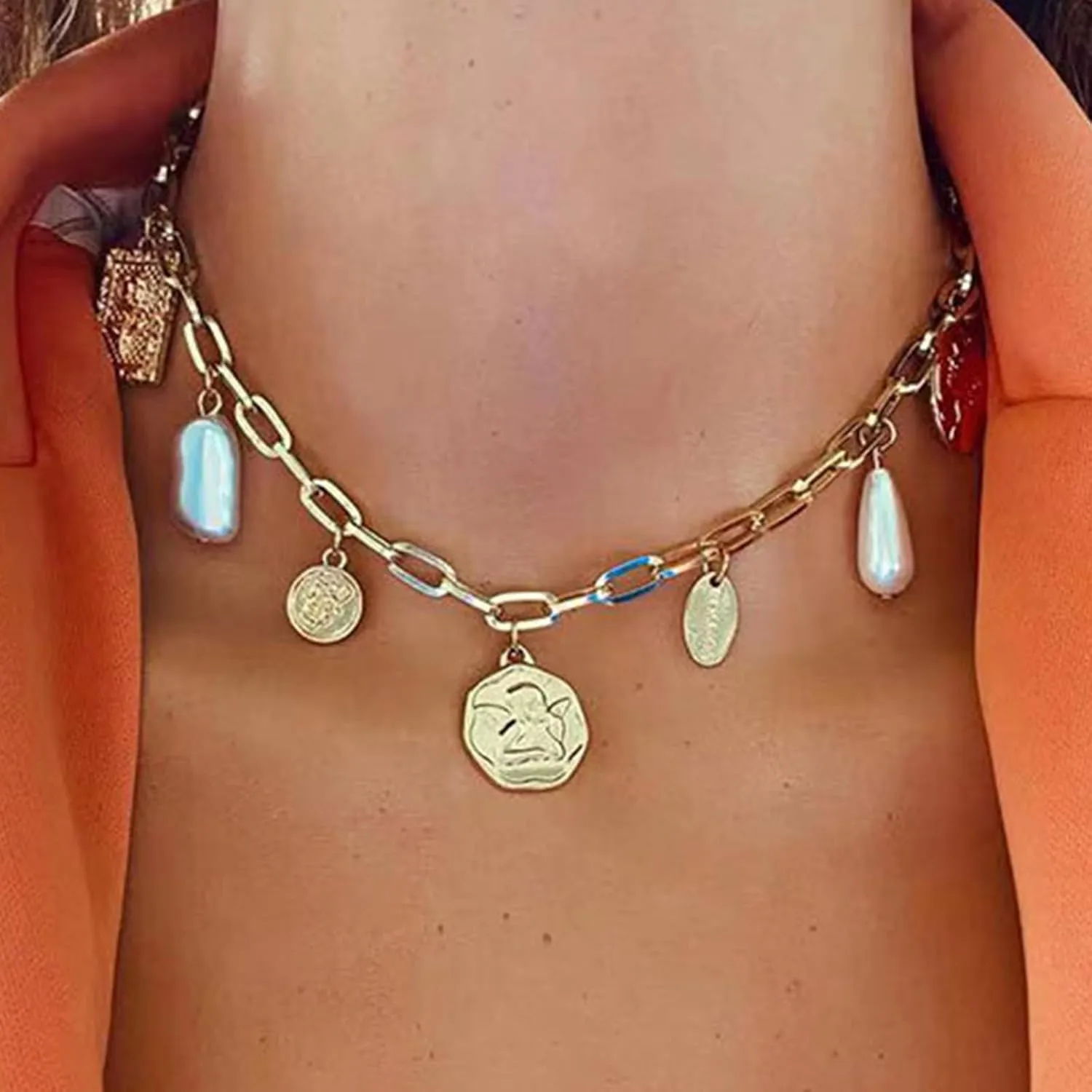 Gold Charm Necklace for Women Shell Charm Necklace Seashell Starfish Charms Necklace Summer Necklace Beach Jewelry Boho Necklace Pearl Charm Choker Gold Paper Clip Necklace