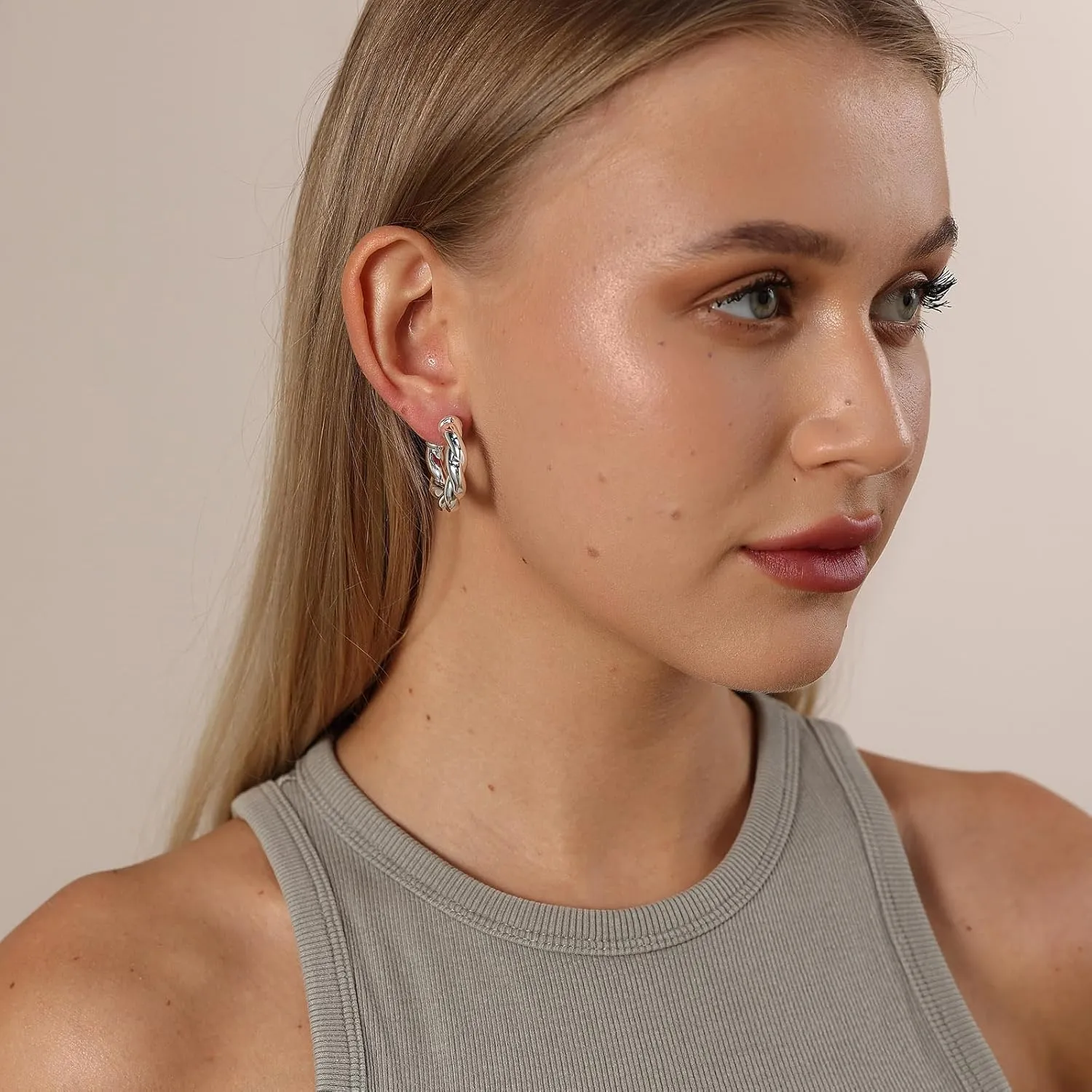 Gold Hoop Earrings for Women 14K Gold Plated Chunky Earrings Hypoallergenic Lightweight Open Hoops Earrings for Women Trendy Gold Jewelry