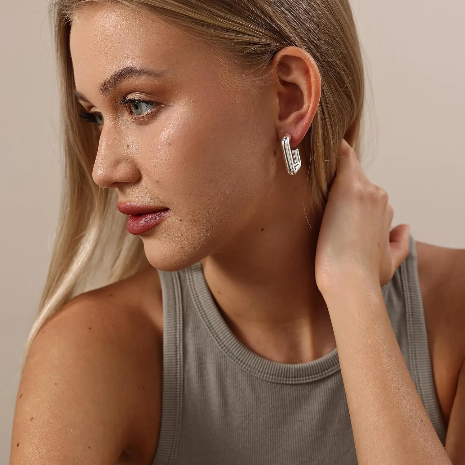 Gold Hoop Earrings for Women 14K Gold Plated Chunky Earrings Hypoallergenic Lightweight Open Hoops Earrings for Women Trendy Gold Jewelry