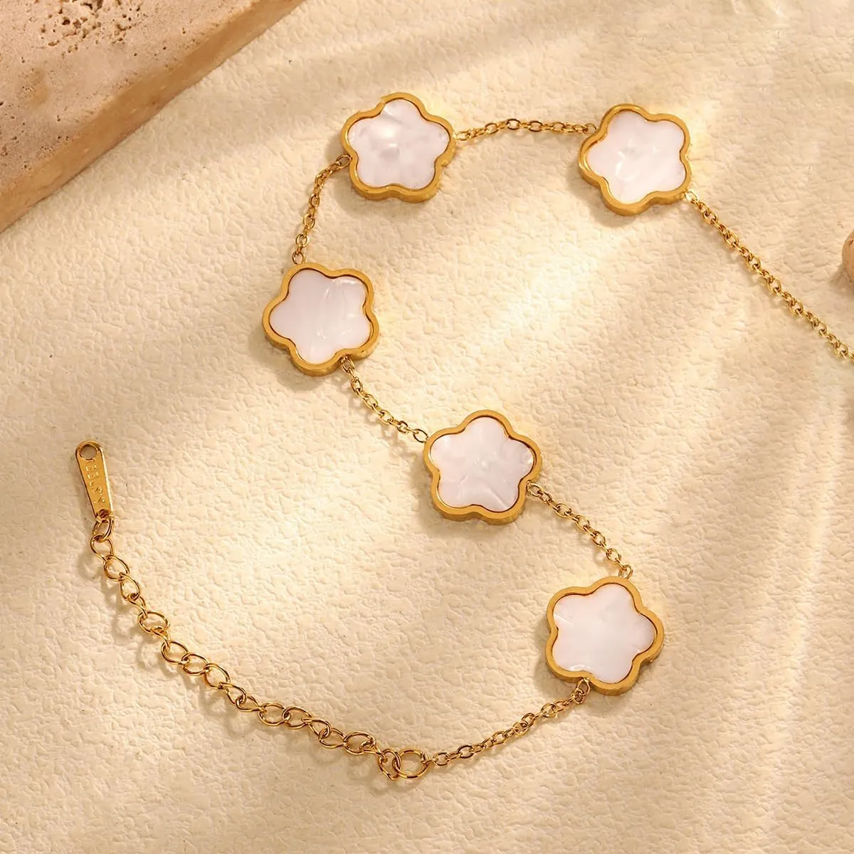 Lucky Butterfly Bracelet Designer Dupes, 18k Gold Plated Minimalism Double-Sided Mother Of Pearl Shell Dainty Adjustable Chain Bracelet For Women Fashion Jewelry Gift
