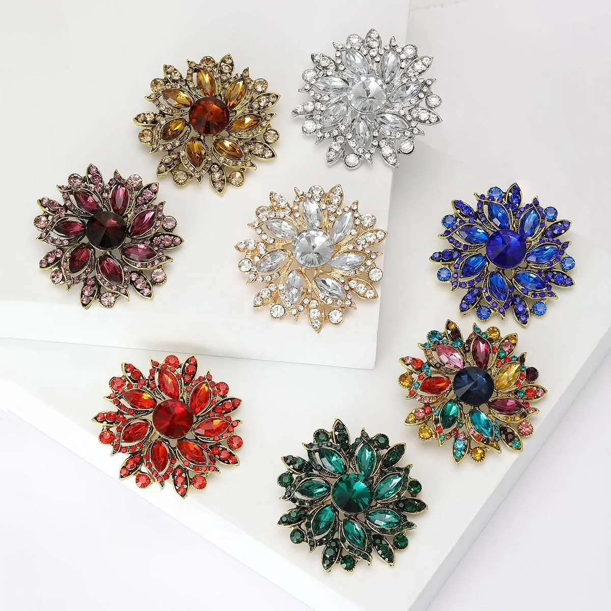Rhinestone Flower Brooch for Women Vintage Crystal Flower Brooch Pin Elegant Clothing Hat Bag Accessories Christmas Birthday Party Wedding Costume Jewelry