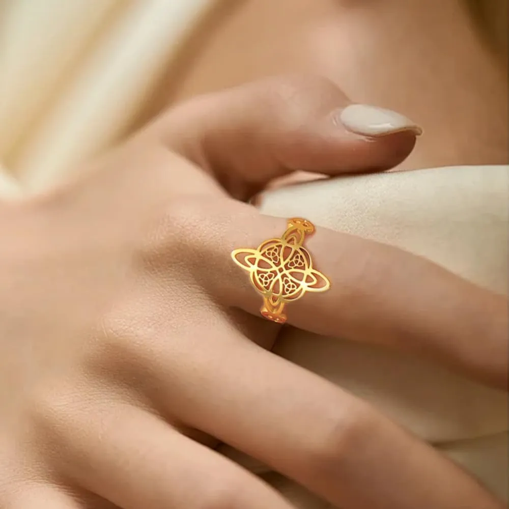 Witches Knot Ring for Women Stainless Steel Heart Shaped Witchcraft Celtic Amulet Ring Geometric Quaternary Celtic Knot Ring Vintage Jewelry Gift