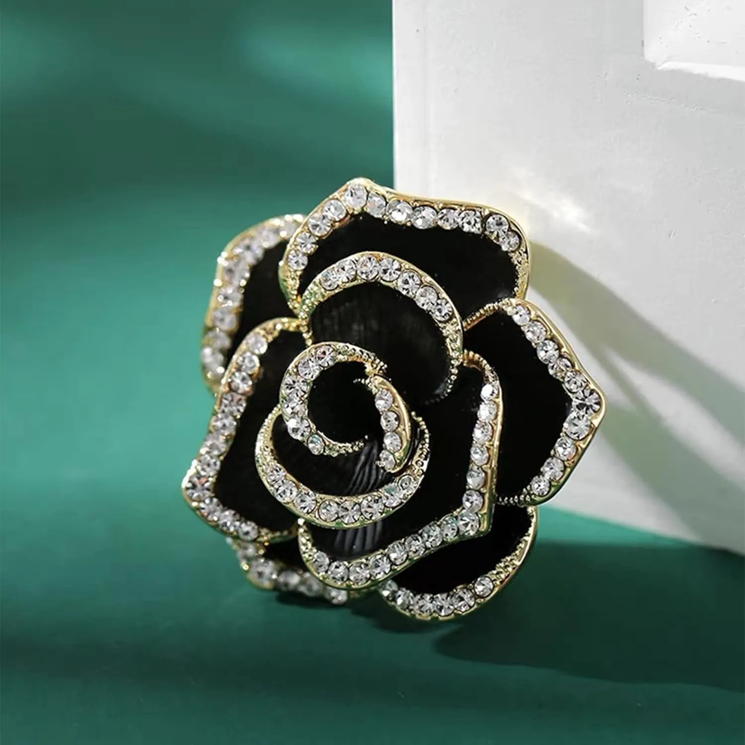 Women Camellia Flower Pearl Enamel Brooch Pins for Ladies Jewelry Fashion