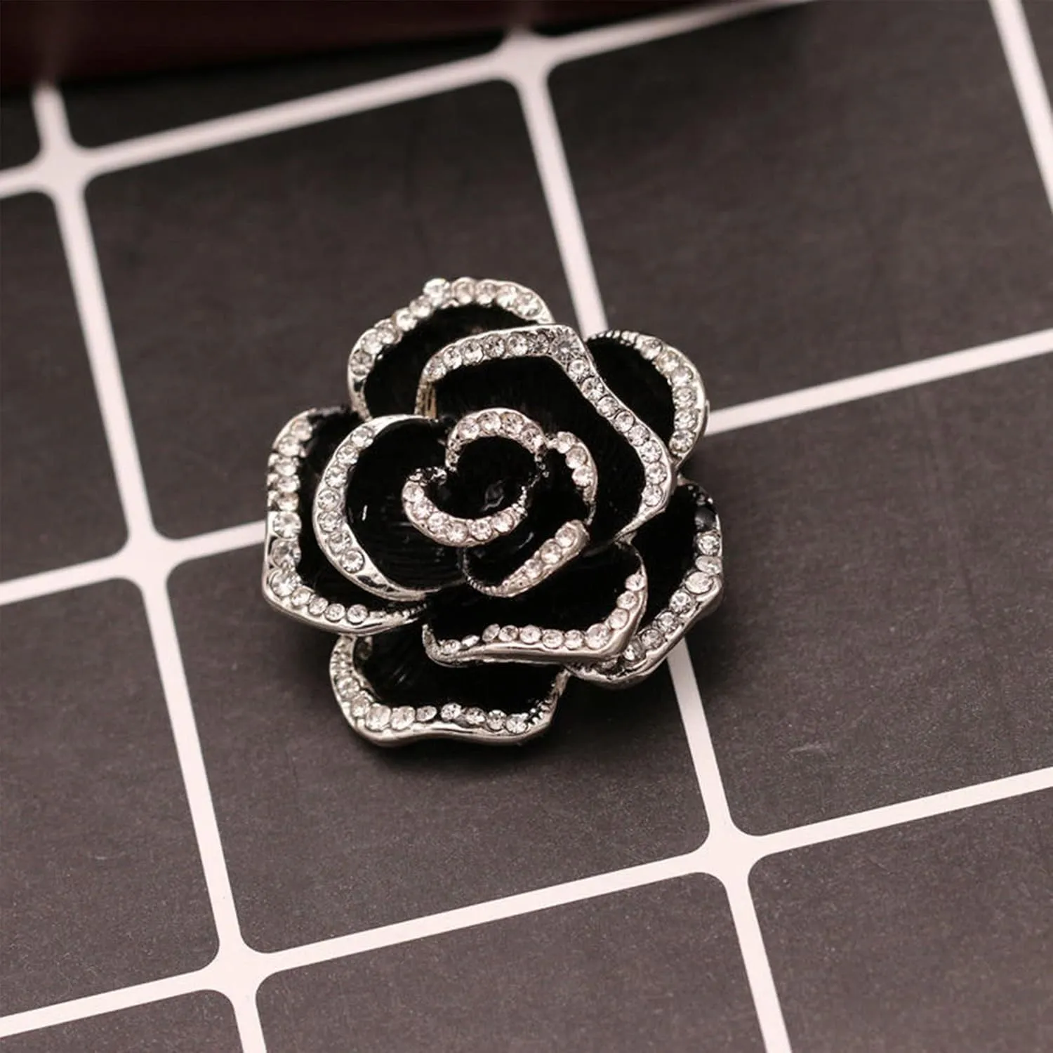 Women Camellia Flower Pearl Enamel Brooch Pins for Ladies Jewelry Fashion